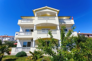 Krk, condominio con 7 unità abitative vicino al mare!