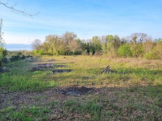 Dintorni di Krk, terreno agricolo in una posizione tranquilla, in vendita!