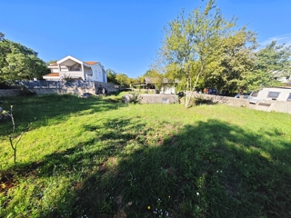 Malinska, dintorni, terreno edificabile in vendita in posizione tranquilla!