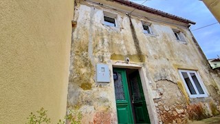 Kostrena, vecchia casa costiera da ristrutturare, IN VENDITA!