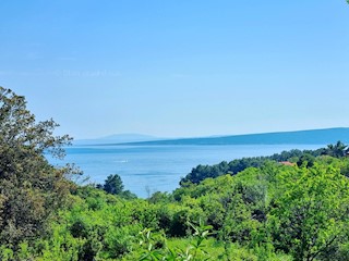 Città di Krk, terreno edificabile in una posizione attraente!