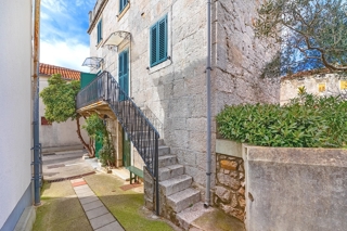 Punat, casa in pietra con due monolocali vicino al mare!