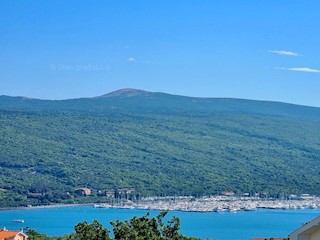 Zona di Krk, appartamento su due piani con vista mare in vendita!