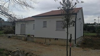 Casa a Pola, grattacielo, 120m2