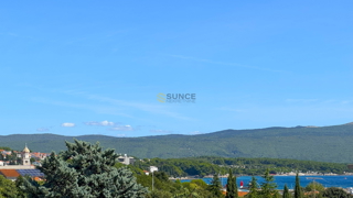 Città di Krk terreno edificabile 1318m2 vicino al centro!