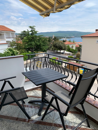 Città di Krk, appartamento recentemente ristrutturato e arredato in centro con vista!