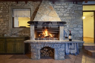 ISTRIA -CASA CON TAVERNA E TERRAZZA CON VISTA MARE