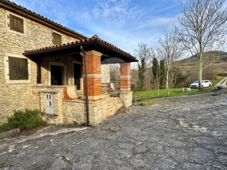 CASA CON UNA VISTA SPLENDIDA SU MOTOVUN E I VIGNETI CIRCONDANTI
