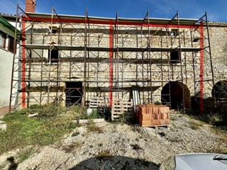 DINTORNI DI BUJE - CASA IN PIETRA TRADIZIONALE DA RISTRUTTURARE