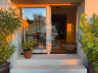 CASA COSTRUITA CON MATERIALI NATURALI E DI ALTA QUALITÀ CON VISTA MARE