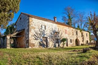 CASA IN UN AMBIENTE TRANQUILLO CON UNA SPLENDIDA VISTA APERTA SU OPRTALJ