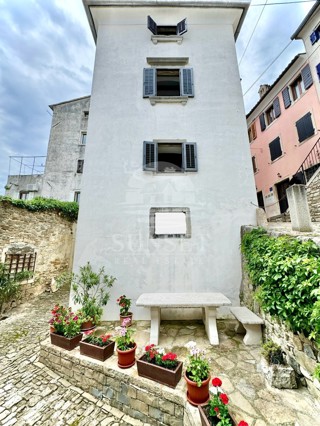 AFFASCINANTE CASA IN PIETRA ISTRIANA CON VISTA PANORAMICA