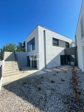 Villa mediterranea con vista mare, Brzac, isola di Krk