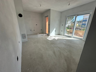 Istria, Štinjan, appartamento al piano terra, 42,47m2, 1BR+DB, 600m dal mare, ASCENSORE, giardino, NUOVO!! #vendita