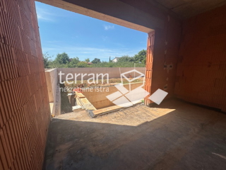 Istria, Ližnjan, Šišan, casa bifamiliare 140 m2, 3 camere da letto + soggiorno, piscina, 465 m2 di giardino! #vendita