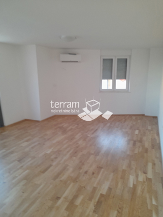 Istra, Pula, Centar, appartamento 88,07m2, 2 camere da letto + soggiorno con angolo cottura, primo piano, ascensore, garage, #vendita