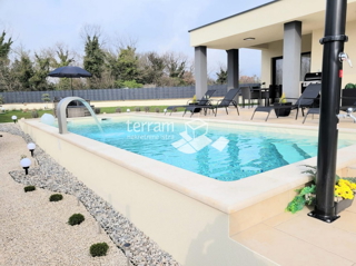 Istria, Marčana, Divšići, casa 157m2, piscina 30m2, giardino 657m2 NUOVO, #vendita