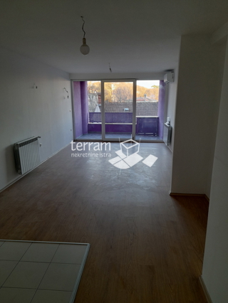 Istra, Pula, Centar, appartamento 83,37m2, 2 camere da letto + soggiorno, primo piano, ascensore, garage, #vendita