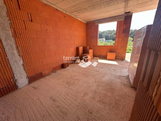 Istria, Pola, piano terra 77 m2, 2SS+DB, giardino 80m2 NUOVO #vendita