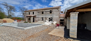 Istria, Barban, casa in pietra d&apos;Istria 170m2 con piscina e giardino di 2000m2, in vendita