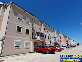 SO-366, VARVARI, 3 km da Parenzo, appartamento con 2 camere da letto al 2° piano