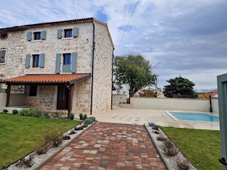 Vendita, Kaštelir, Casa in pietra bifamiliare ristrutturata con piscina, KOP-779