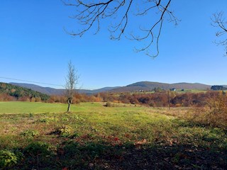 In vendita, zona di Vrbovsko – Casa da ristrutturare, possibilità di ulteriore costruzione, vista panoramica GK-001