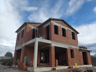 Vendita – Muntrilj – dintorni, casa con piscina in costruzione ( KOP-781)