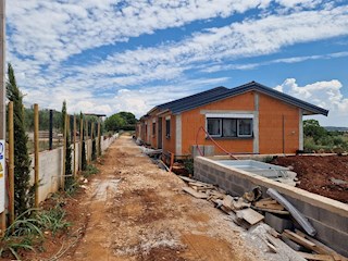 KOP-770-A, Kaštelir – Casa a un piano in una zona tranquilla, in costruzione