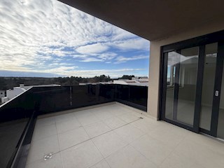 Nuovo appartamento con terrazza sul tetto, a 800 m dal mare, NSOP-239-C3