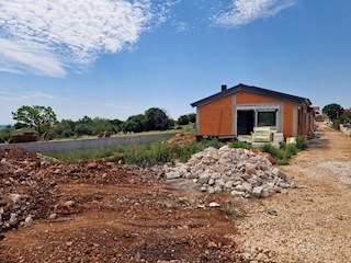 KOP-770-C, Kaštelir – Casa moderna a un piano con piscina in costruzione