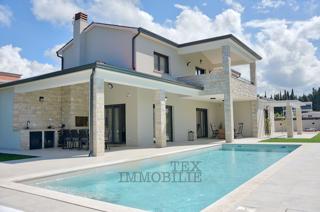 Bella villa moderna con piscina a Parenzo