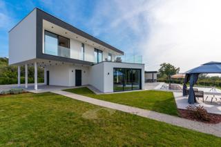 Parenzo - una villa unica e moderna con vista sul mare
