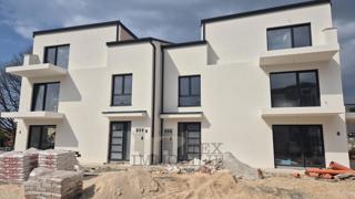 Dintorni di Parenzo, appartamento con tre camere da letto a 1 km dal mare