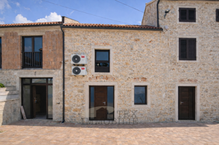 Appartamento su due livelli in casa in pietra istriana – 5 km da Parenzo