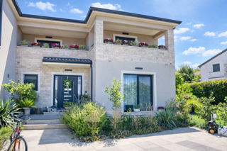 Affascinante casa bifamiliare vicino a Parenzo , 158 m2