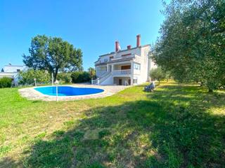 Casa Indipendente con Piscina e Vista Mare – Terreno 2.582 m²