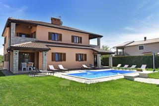 Poreč – Casa indipendente con quattro unità abitative, 417 m²