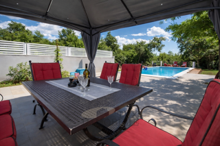 Splendido appartamento al piano terra con ampio giardino e piscina – zona tranquilla vicino a Parenzo