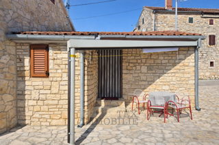 Vabriga - piccola casa vicino a Parenzo, a 1600m dal mare