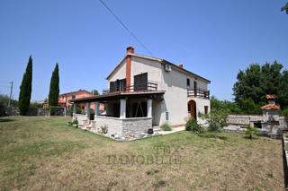 Casa spaziosa con annesso e ampio giardino – a 6 km da Parenzo