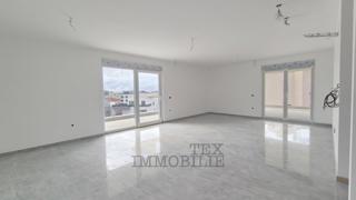 Zona di Parenzo – Attico in nuova costruzione con tre camere da letto