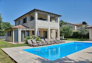 Bella villa moderna con piscina a Parenzo