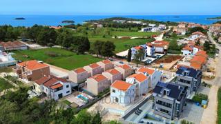 Casa moderna vicino al mare e nei dintorni di Parenzo