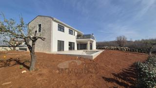 Villa moderna di lusso con piscina in posizione tranquilla, a 7 km da Poreč e dal mare