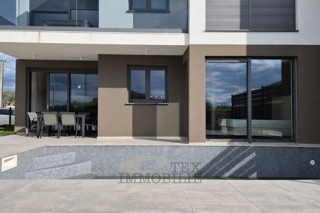 Parenzo - Appartamento con piscina e tre camere da letto