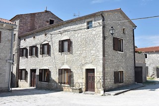 Casa in pietra a 14 km da Parenzo