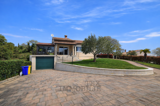 Casa al piano terra con piscina e ampio giardino – posizione tranquilla in Istria