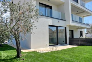 Parenzo, ampio appartamento con vista mare
