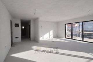 Dintorni di Parenzo, appartamento con tre camere da letto a 1 km dal mare